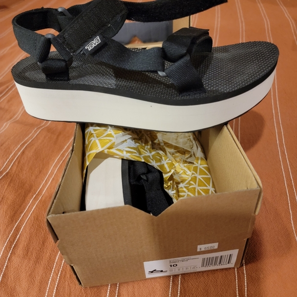 Teva Shoes - Teva flatform sandals